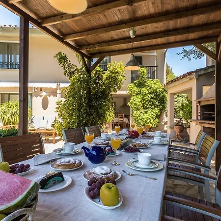 Can Llamas Rent Per Week Holiday home